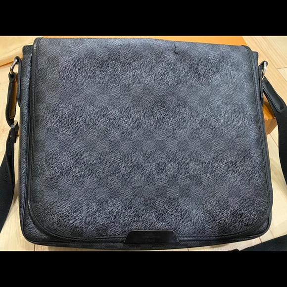 Louis Vuitton Damier District Messenger bag MM - Picture 2 of 12